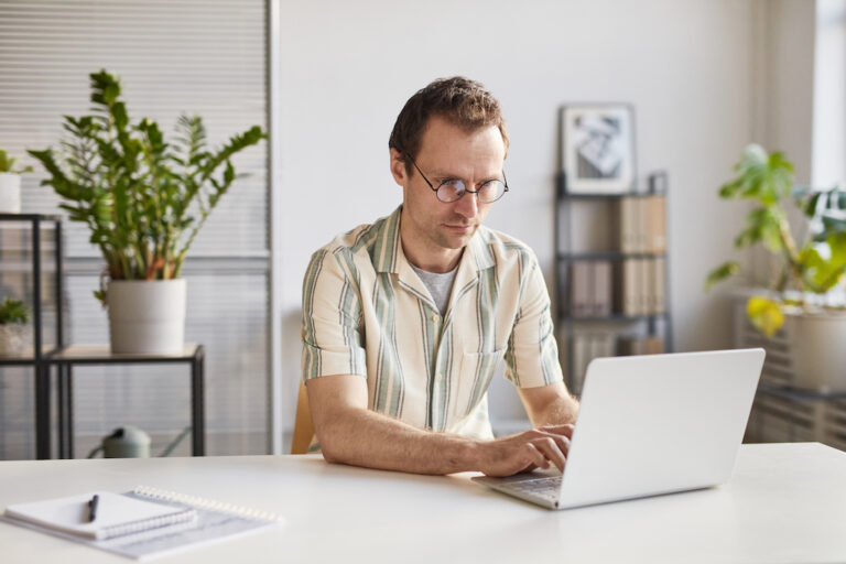 Laptopy poleasingowe – czym są? Jakie mają zalety i klasy?